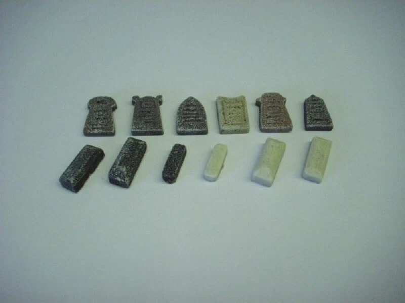 Anyscale Models 20mm Gravestones & Plinths (6) - Image 1 of 1