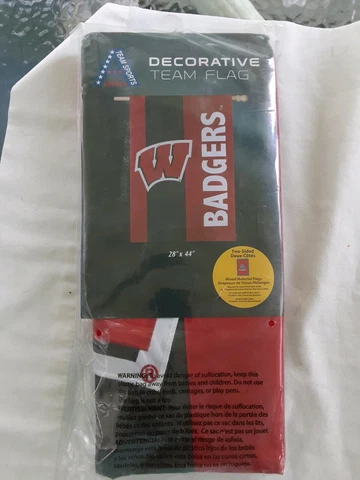U Of Wisconsin Badgers Decorative Team Flag 28" X 44" New In Bag #15SF984 Cover