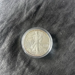 1oz Liberty Dollar .999 Fine Silver Coin Bullion American Eagle 2005 - Picture 1 of 2