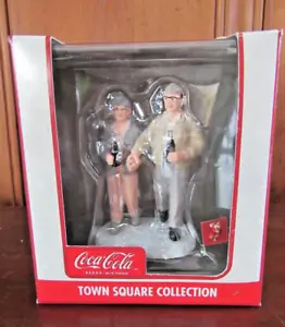 COCA COLA, TOWN SQUARE COLLECTION.COUPLE HOLDING HAND - Picture 1 of 7