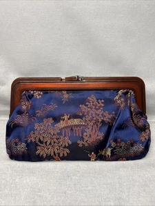 Vtg Kiss Closure Asian Embroidered Tapestry Clutch Wallet Change Purse Lucite - Picture 1 of 9