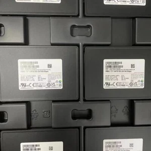 Samsung PM983 3.84TB server SSD U.2 Nvme Pcie MZ-QLB3T80 MZQLB3T8HALS-00007 - Picture 1 of 4