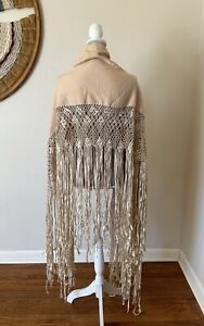 Châle vintage années 70 laine crêpe macrame ruban franges crème couleur châle