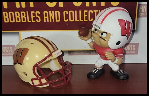 Teenymates & Riddell Micro Mini Helmet NCAA Wisconsin Badgers Big 10 Ten Cover