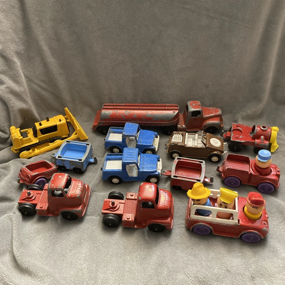 老式 17 件装 Tootsietoy 压铸卡车火车推土机拖车玩偶  — 第 1/4 张图片