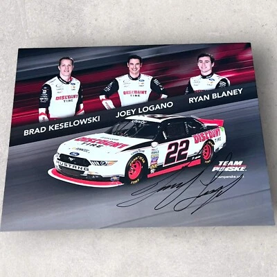 Joey Logano Team Penske #22 neumático de descuento Ford Mustang foto de héroe autografiada Foto 1 de 2