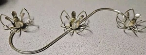 MCM Roger Co. Centro de mesa Candelabro Lustre Magic Floral Metal 11.5"L 1.25"T - Imagen 1 de 8