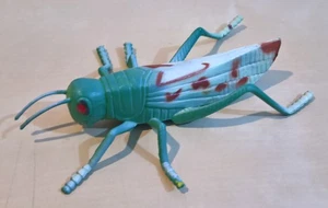 Realistische Heuschrecke Insekt Spielzeug Figur 16 cm weich flexibel Kunststoff Käfer Modell - Bild 1 von 6
