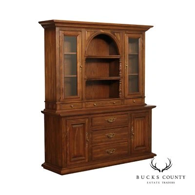 Librería iluminada estilo georgiano roble Heywood Wakefield gabinete chino Foto 1 de 4