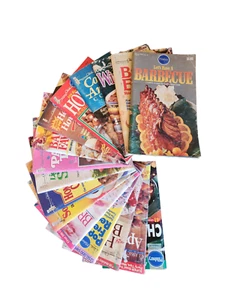 Vintage Pillsbury Classic Cookbook Choose from 15 Booklets Save on Quantities - Imagen 1 de 61