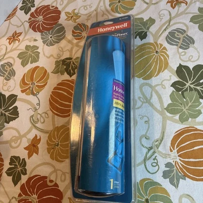 HOOVER Genuine HEPA Allergen Replacement Filter H13001.                        H - Image 1 of 4