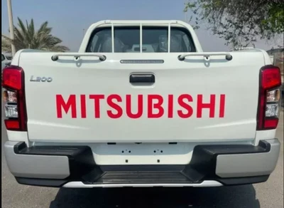 Calcomanías gráficas para puerta trasera Mitsubishi Triton calcomanías traseras cualquier año pegatinas Foto 1 de 4