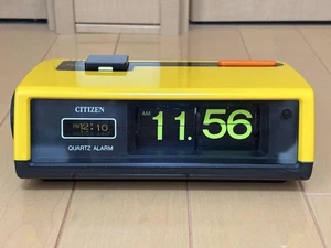 Vintage CITIZEN Flip Clock 8RD104 Yellow Quartz Alarm Japan Showa Retro Tested - Picture 1 of 10