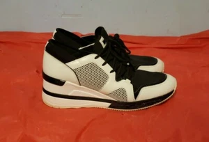 Michael Kors MK Women's Athletic Shoes Sneakers size 9.5M - Picture 1 of 2