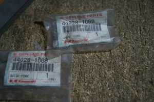 KAWASAKI GENUINE KX80 90-97 FRONT FORKS SPRINGS GUIDES LOWER 44028-1068 NOS - Picture 1 of 2