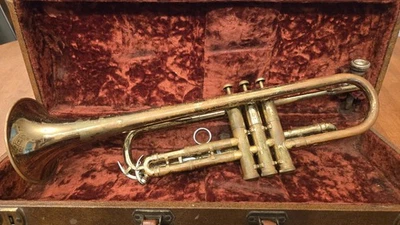 1955-56 F.E. Trompeta y estuche Olds Mendez Foto 1 de 4
