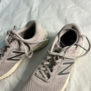 Zapatos para correr New Balance Fresh Foam Arishi v2 acolchados cómodos talla 9 - Imagen 1 de 8