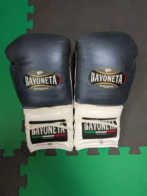 Guantes de boxeo Bayonetta 14 oz Foto 1 de 4