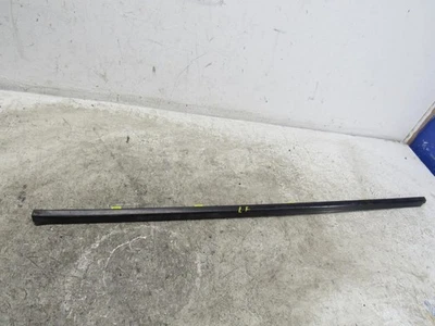 2016 Genesis coupe left driver door window glass trim belt molding weather strip Foto 1 de 4