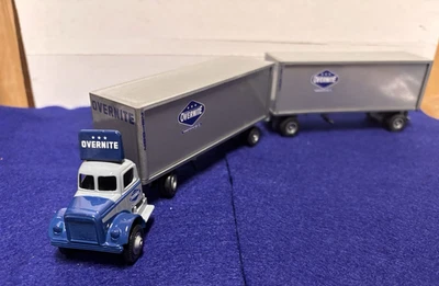 Winross 1985 diecast Overnite Transport Co. Remolque tractor doble remolque 1/64 Foto 1 de 4
