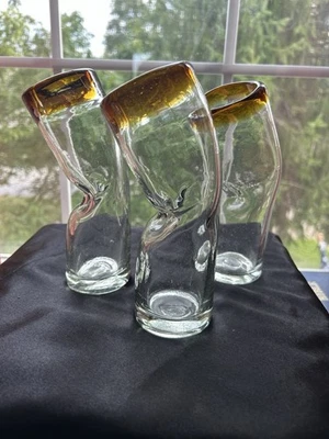 Juego de 3 vasos mexicanos de vidrio doblado soplado a mano con borde ámbar Foto 1 de 4