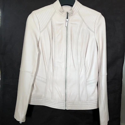 Chaqueta de cuero suave talla 4 rosa concha con detalles marca GILI NUEVA CON ETIQUETAS Foto 1 de 4