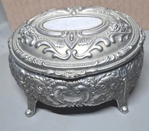 VINTAGE ORNATE FOOTED TRINKET JEWELLERY BOX SILVER PLATED - Picture 1 of 9