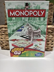 NEU HASBRO Parker Bros. Monopoly Grab & Go Spiel tragbare Reisegröße 2-4 Spieler - Bild 1 von 4