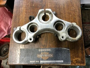 HARLEY top yoke for forks 39 mm USED NO DAMAGE OR CRACKS AND STRAIGHT BOX 1  - Picture 1 of 8