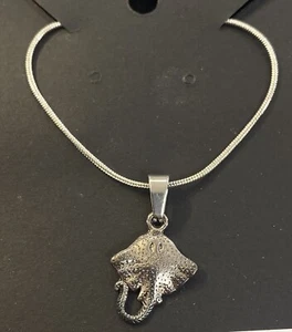 Stainless steel stingray pendant 20 inch snake chain - Picture 1 of 3