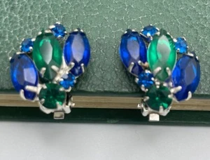 Vintage unsignierte grüne und blaue runde und Navette Strass Ohrclips - Bild 1 von 4
