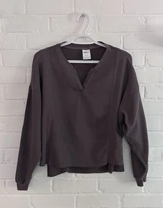 Nike Yoga Shirt Women’s M Brown V Neck Lightweight Performance Stretchy Waffle - Picture 1 of 13