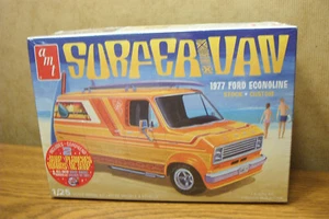 Kit modelo furgoneta surfista Fored Econoline 1977 AMT #1229 escala 1/25 - Imagen 1 de 4