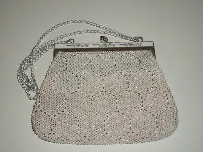 Cartera de noche vintage blanca plateada brillante hecha en Hong Kong  Foto 1 de 4