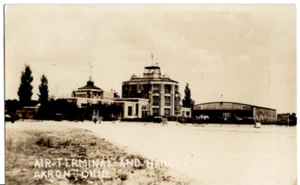 CARTOLINA Aeroporto Terminal e Hangar Foto Reale Akron Ohio Vecchia Vintage 0556 - Foto 1 di 2