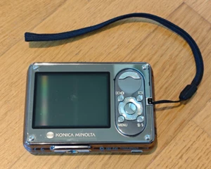 Konica Minolta Dimage X1 +++ DEFEKT / GEHT NICHT AN +++ - Bild 1 von 8