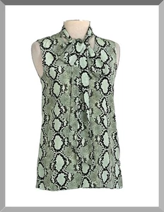 Blusa St John Tejidos Bufanda Cuello Piel de Serpiente Crepe De Chine Como Nueva Multi Talla XS NUEVA CON ETIQUETAS - Imagen 1 de 5