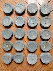 20 Vintage Zinkdeckel mit normaler Öffnung und Porzellaneinsätzen für Glaskugel Einmachgläser - Bild 1 von 2