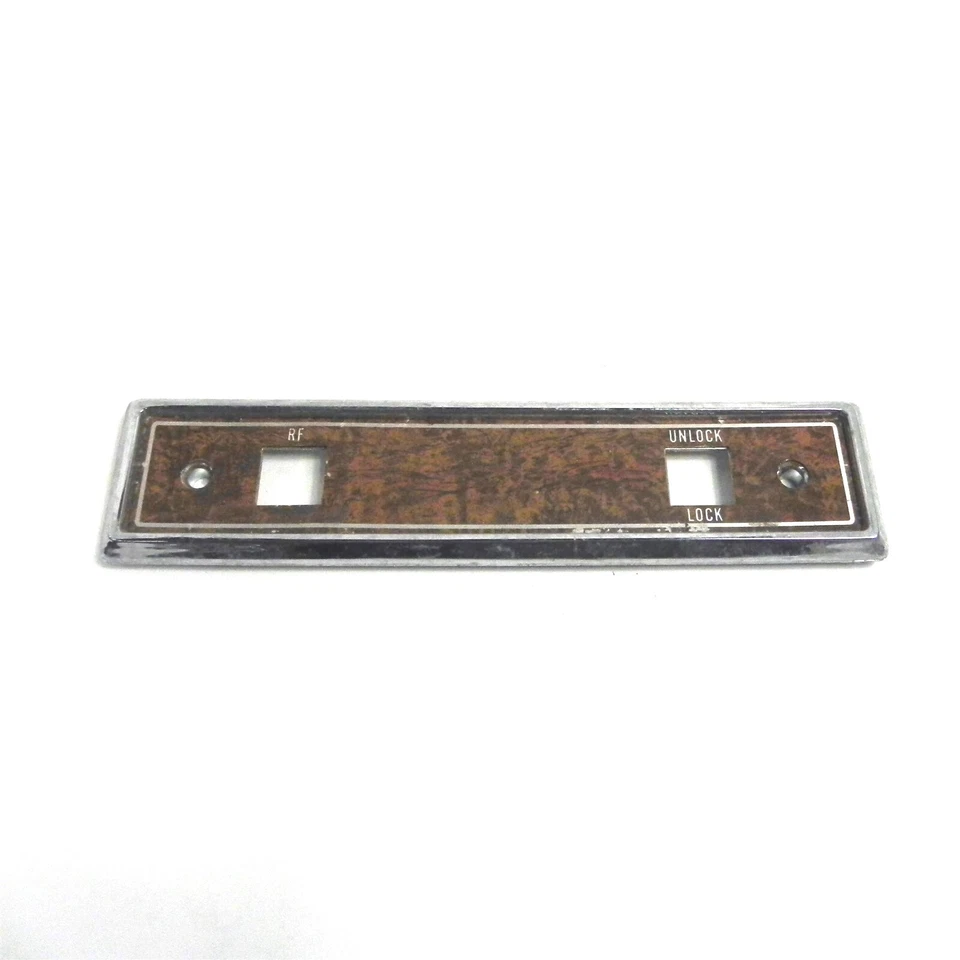 1984-91 JEEP GRAND WAGONEER AMC#3731876 RIGHT FRONT POWER DOOR LOCK SWITCH BEZEL - Image 1 of 4
