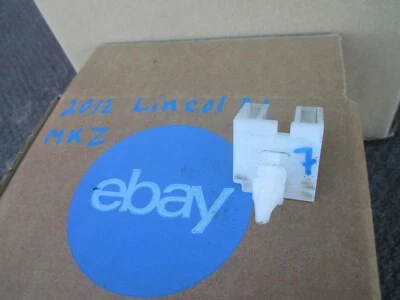 Clip de parachoques trasero Lincoln MKZ 2010 2011 2012 OEM 10 11 12 Foto 1 de 3