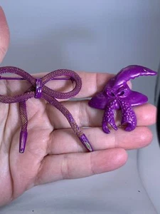 Lot of 2 Bow & Hat Purple Vintage Metal Brooch Pin M-3468 - Picture 1 of 3
