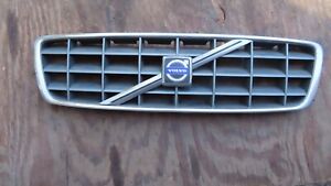 2001-2004 Volvo XC70 / V70 XC OEM  Front Grille Assembly  9190986  USED OEM