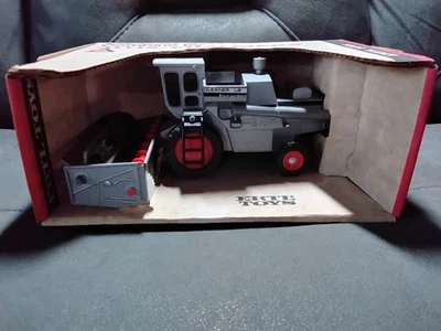 Vintage Ertl Gleaner L2 Combine By Allis-Chalmers 1/32 NIB Blueprint Replica  - Image 1 of 4