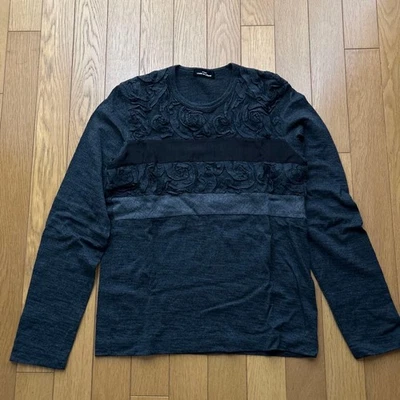 Camiseta de lana en relieve floral Comme Des Garcons Foto 1 de 4