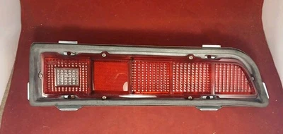 NOS 1970 1971 福特都灵猎鹰 Fairlane 右尾灯镜片组件 全新 — 第 1/4 张图片