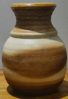 West German vase by Bay Perfect condition 17cm tall West German Pottery - Image 1 of 4