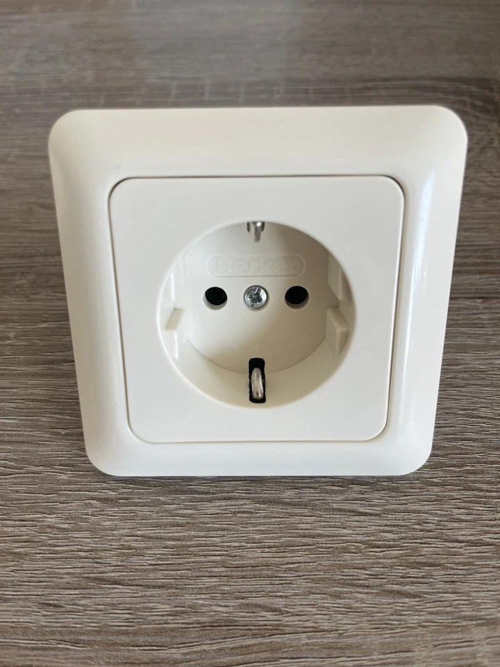 Steckdose Berker Modul 2 cremeweiss komplett mit Rahmen.Topzustand - Bild 1 von 1