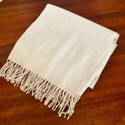 Mantón bufanda 100 % lana de cordero súper suave con flecos hecho en Italia grande 29 X 72" rosa Foto 1 de 4