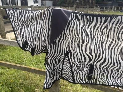 Jump Equest Pferd Fliegendecke Zebramuster voller Hals All-in-One Bauch & Schwanzklappe 6'6 - Bild 1 von 4