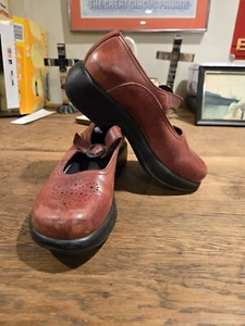 Dansko Burgundy Leather Mary Jane Shoes Butterfly Design Size 36 US 5 - 5.5 - Picture 1 of 9